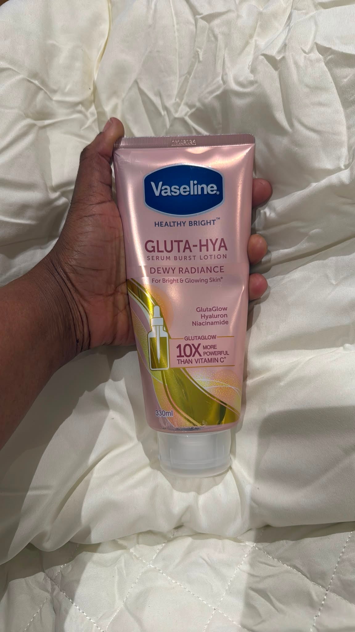 Vaseline Healthy Bright Gluta-Hya Serum Burst Lotion – Dewy Radiance